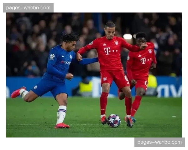 蒂亚戈经验丰富调度有序，利物浦老将在中场控制方面作用关键